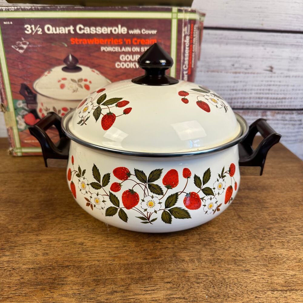 NEW VTG Sheffield Strawberries N Cream 3.5 Qt Casserole W/Lid Porcelain 1982 JPM
